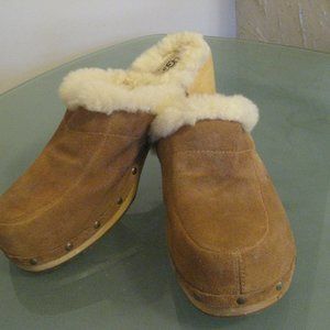 Size 11- Womens shoe Ugg - wooden clog